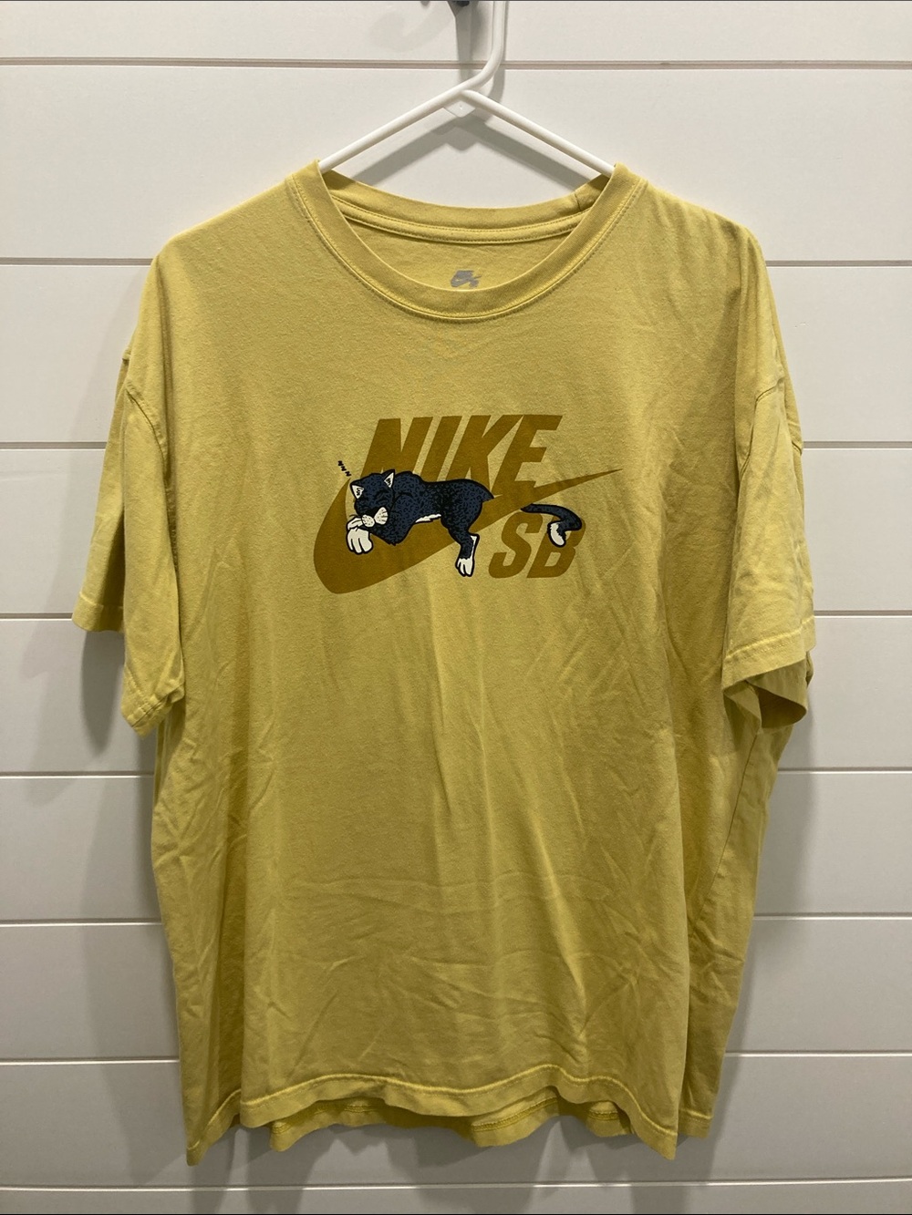 Nike SB Panther Graphic Tee in Saturn Gold- Sz XL Loose Fit-EUC-Skatewear